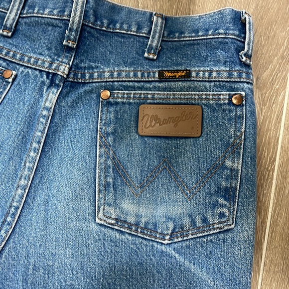 Wrangler Vintage High Wiasr Denim Cutoff Shorts Size 8 - Picture 3 of 6
